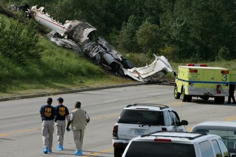 Travis Barker Plane Crash Survivors Victims Cause Of Learjet 60 Crash